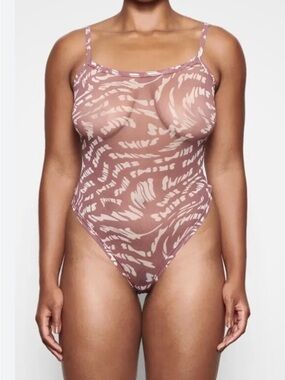 💗🩷 SKIMS Summer Mesh Strappy Sheer Raspberry Swirl Bodysuit 🩷💗